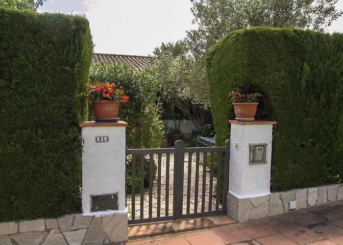 Casita Blanca Con Fibra Optica Y Piscina Cominutaria